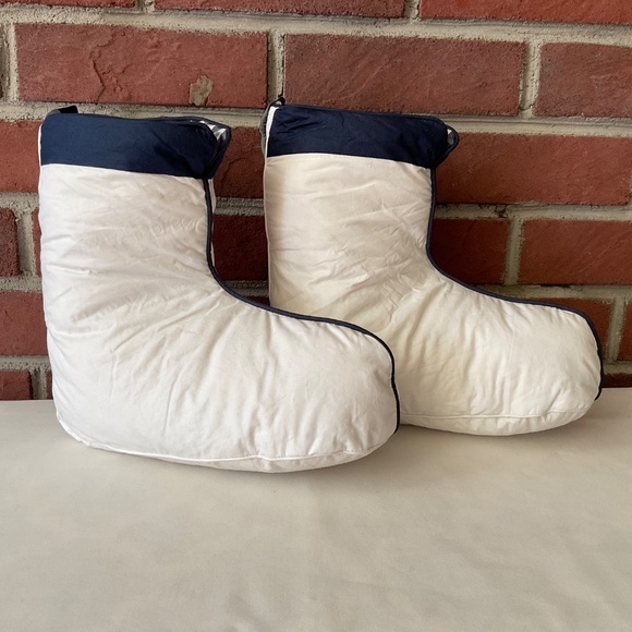 Hastens Down Boots Luxury Slippers Size M NWOT - Picture 3 of 16